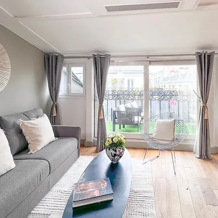 Notre Dame Apartment