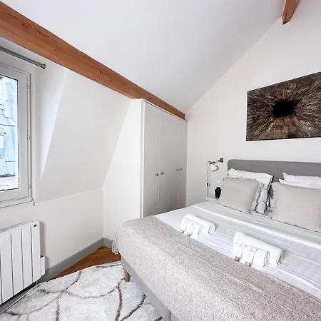 Notre Dame Apartment